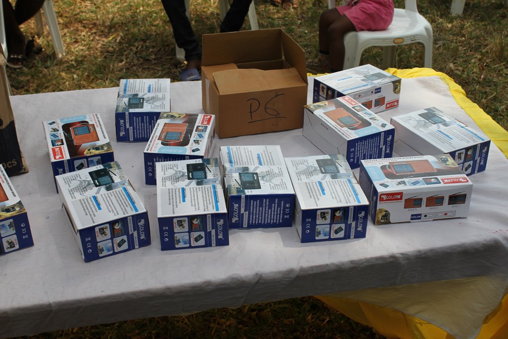 REB said that 300 radio receivers and 300 flash disks will be distributed in Rulindo, Ngororero, Ruhango, Nyarugenge, and Nyagatare meaning one district per province.