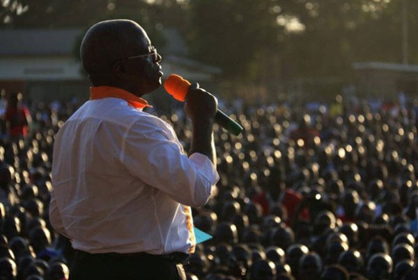 Amama Mbabazi campaigns in Lira District. Photo by Go Forward team.