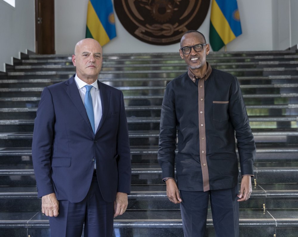 President Paul Kagame with Claudio Descalzi after holding discussions.