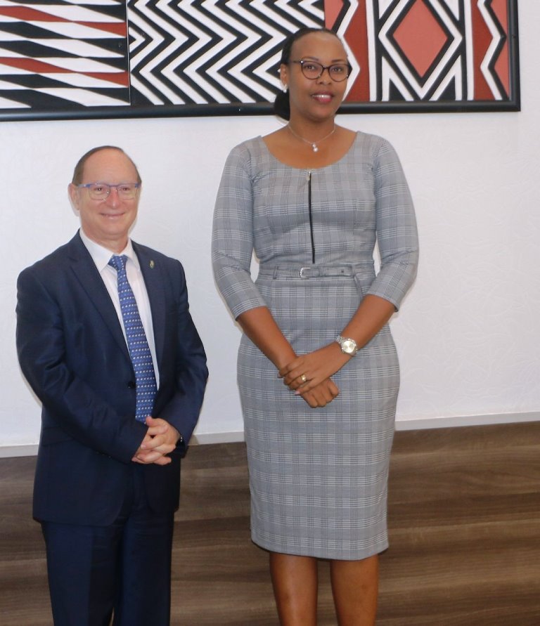 Ambassador Ron thanked Minister Munyangaju and underlined the interest of Israel in supporting cycling and rebranding Rwanda through the ‘Visit Rwanda’ initiative.