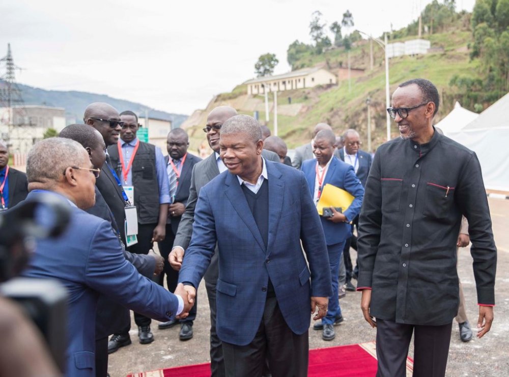 President Kagame arrived at Gatuna at around noon and waited across the border for other Rwandan officials who are also attending the summit.