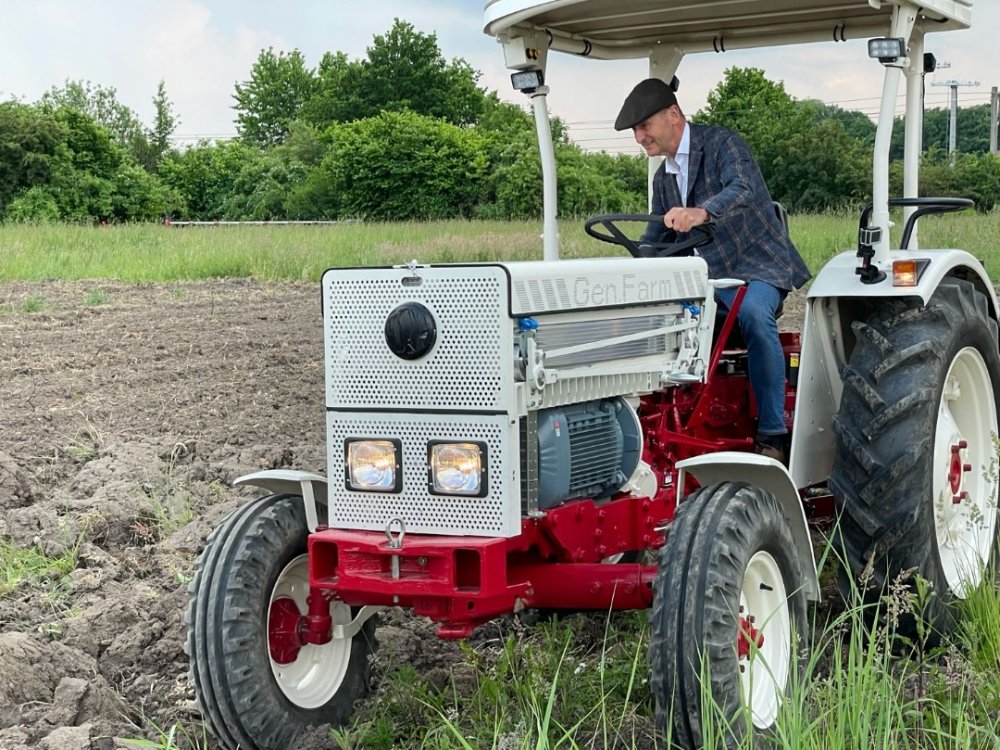 Herbert Diess, the Board Chairman of Volkswagen Group who also enjoyed a test-drive has revealed that the e-tractor being tested is ‘working very well’.