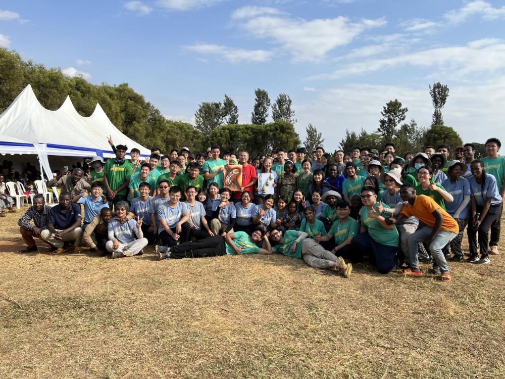 This summer, as part of the service-learning programme, PolyU students and teachers brought light to 400 homes in the mountainous areas of Rwanda through the use of solar energy systems. (Photo by Su Ting)