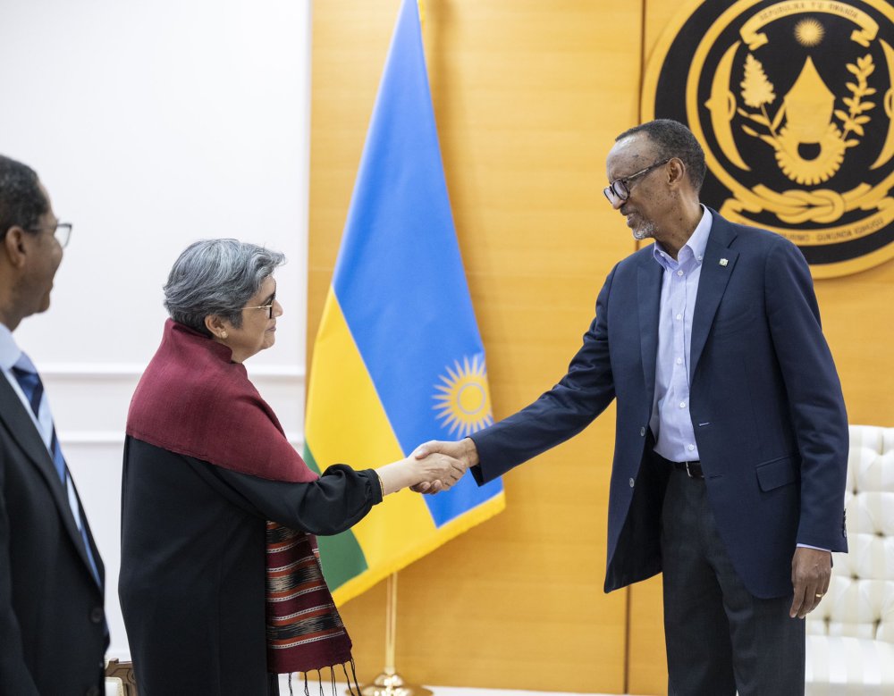 President Kagame welcoming Rabab Fatima, the United Nations (UN) Under-Secretary General at Urugwiro Village. 