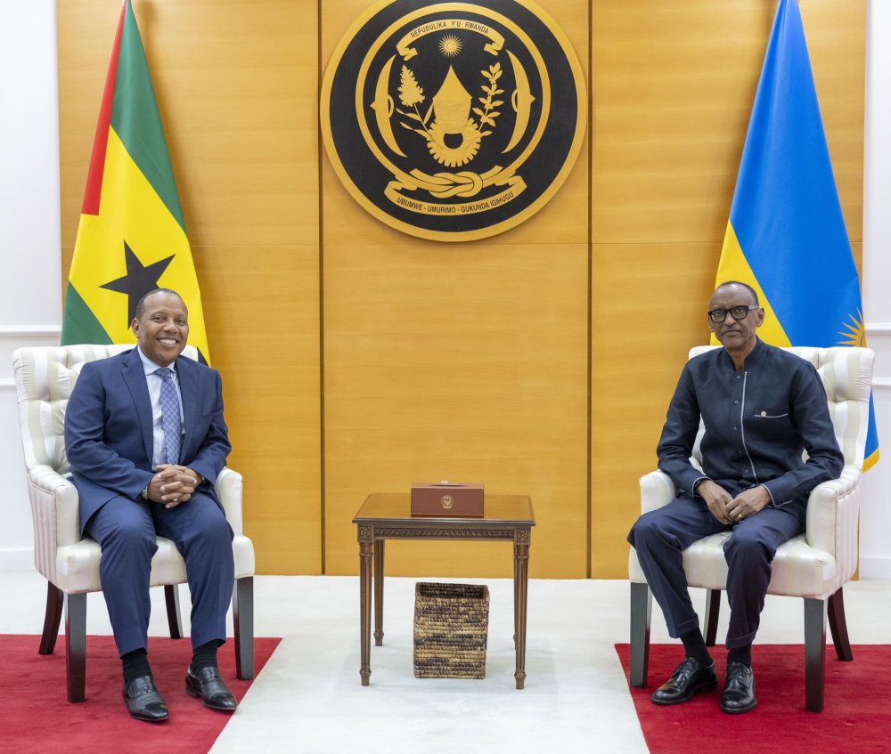 President Kagame has received the Prime Minister of São Tomé and Príncipe at Urugwiro Village.