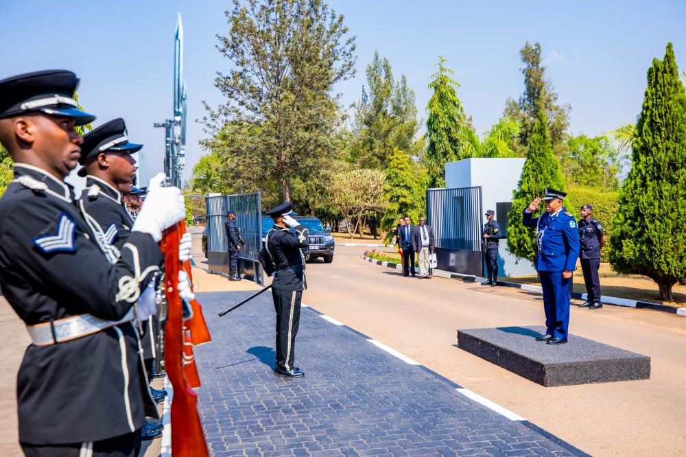 A guard of honor was mounted to welcome Seychelles Police Chief.