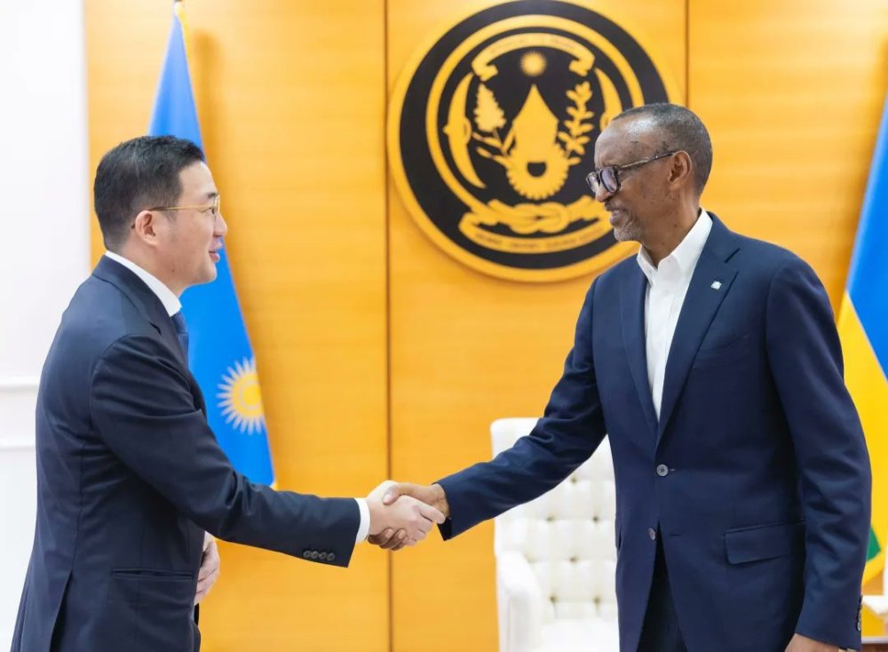 President Kagame has welcomed LG Corporation’s Chairman and CEO, Kwang Mo Koo and his delegation.
