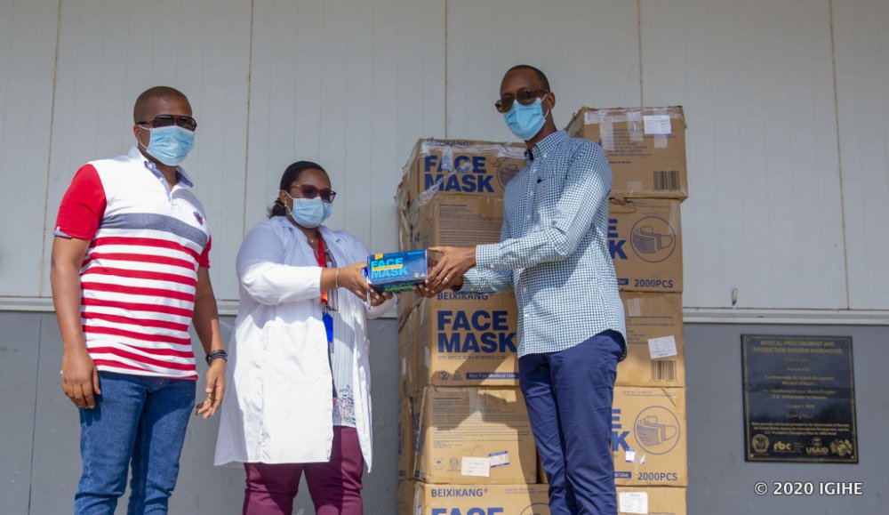 Mara Phones Rwanda has donated 40,000 face masks as a way of supporting the Government of Rwanda in the fight against the spread of the COVID-19.    