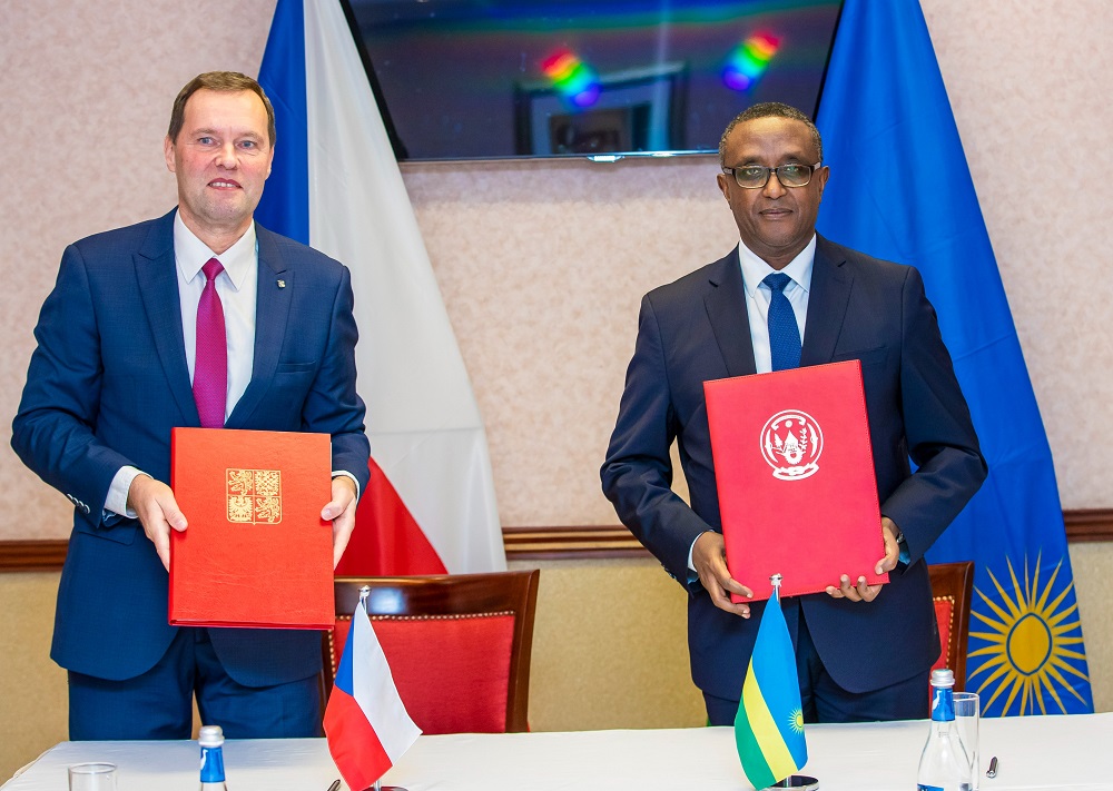 Minister Dr Biruta and Vít Rakušan after signing the agreement. 