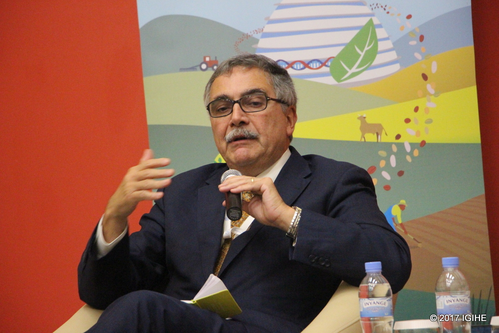 The FAO Climate, Biodiversity, Land and Water Department Assistant-Director General, René Castro Salazar speaks in the meeting