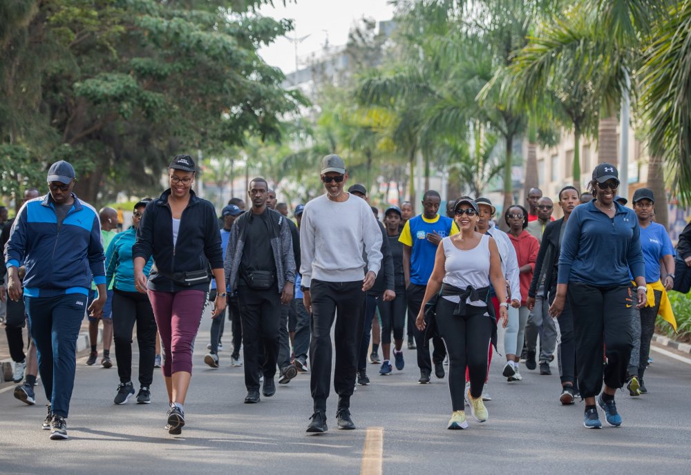 President Kagame and First Lady Jeannette Kagame participated in Car Free Day along with the Minister of Sports, Aurore Mimosa Munyangaju; the Mayor of Kigali City, Pudence Rubingisa and Dr. Senait Fisseha, a specialist doctor.