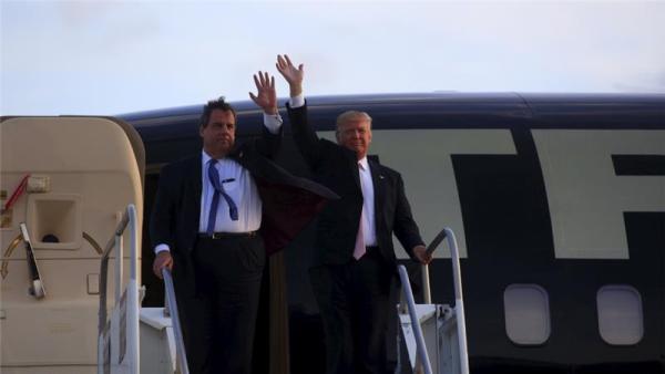 Trump campaigns in Ohio with his former rival, New Jersey Governor Chris Christie