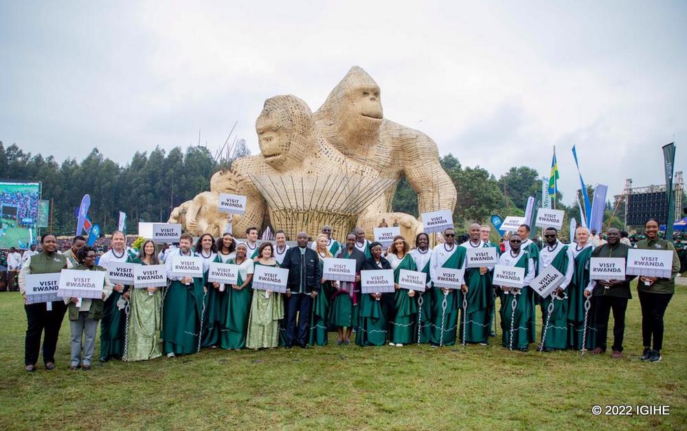 This year's namers in a group photo with top government officials after closing the ceremony in Kinigi. 