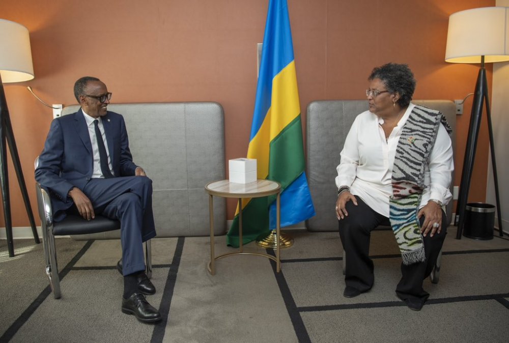 President Kagame holding talks with the Prime Minister of Barbados.