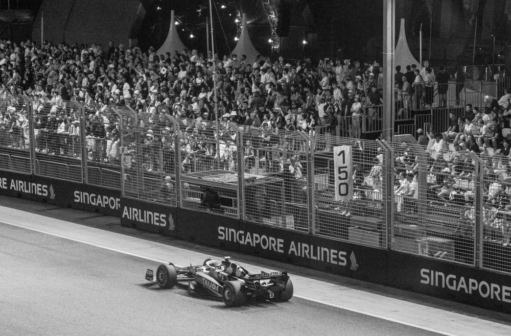 President Kagame watched the 2022 Singapore Grand Prix. 