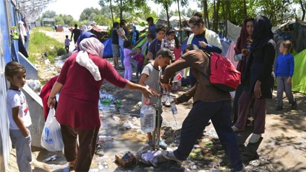 Serbia says it will evict refugees and migrants after 30 days if they don't apply for asylum