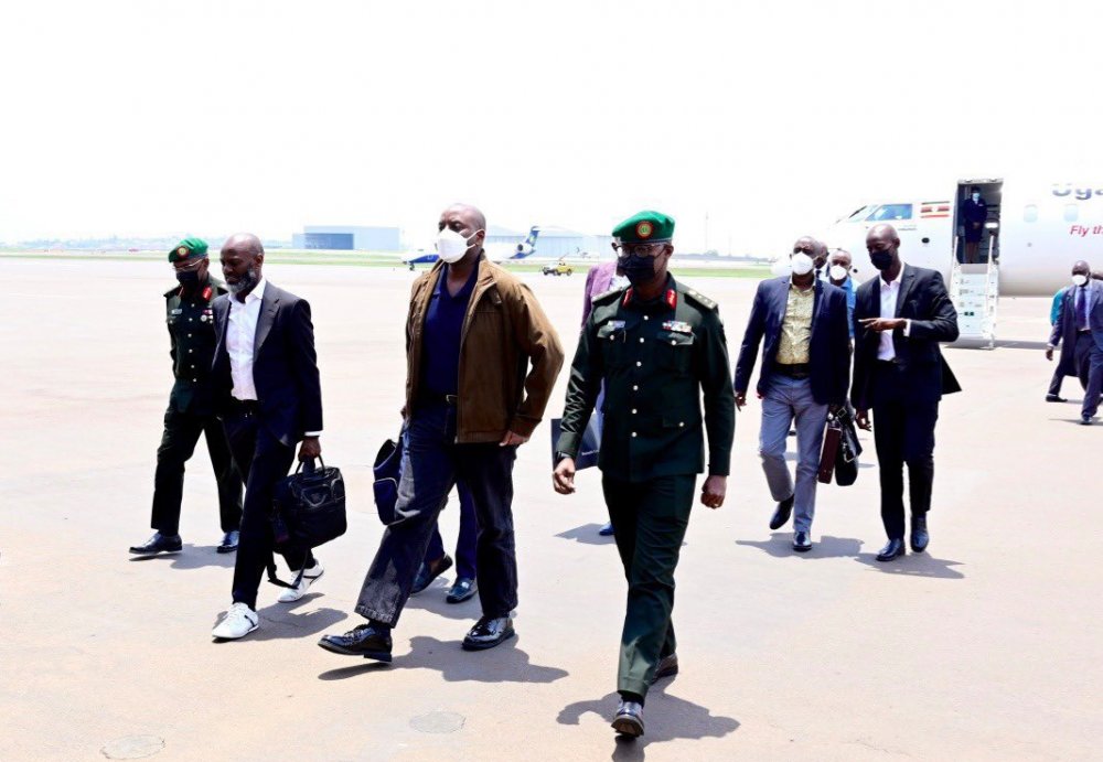 Gen Muhoozi has arrived in Kanombe with a journalist, Andrew Mwenda. He was received by  Maj Gen Willy Rwagasana, the Commander of the Republican Guard and Brig Gen Ronald Rwivanga, the Spokesperson of Rwanda Defence Force upon arrival in Rwanda. 