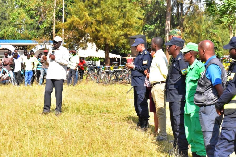 Governor Gasana has rallied commercial cyclists on road safety. 