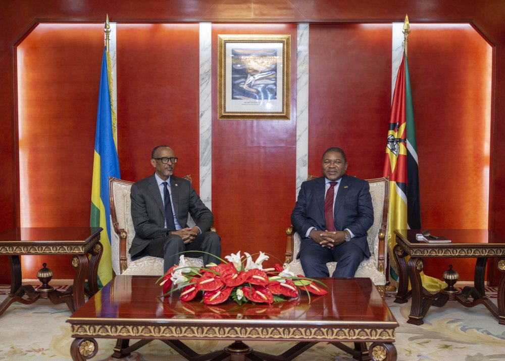 President Nyusi received Kagame at his office. 