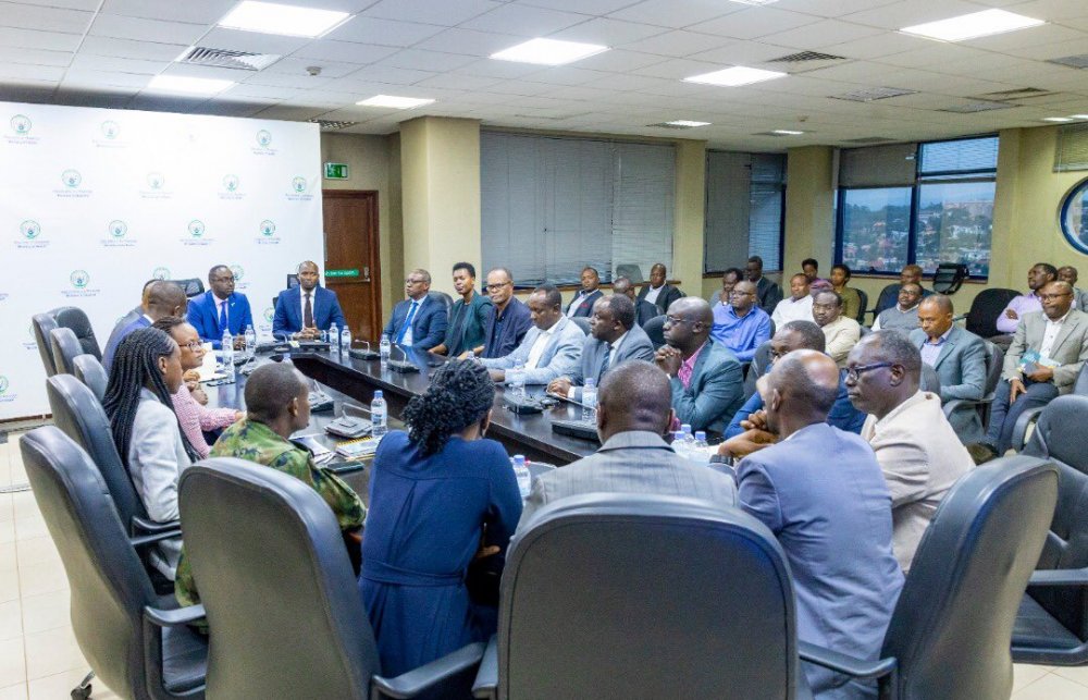The handover ceremony took place at the Ministry of Health. 