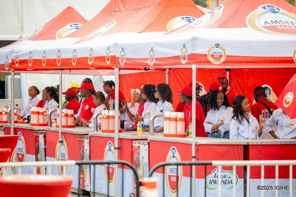 Cycling enthusiasts enjoyed Amstel drinks throughout the race.