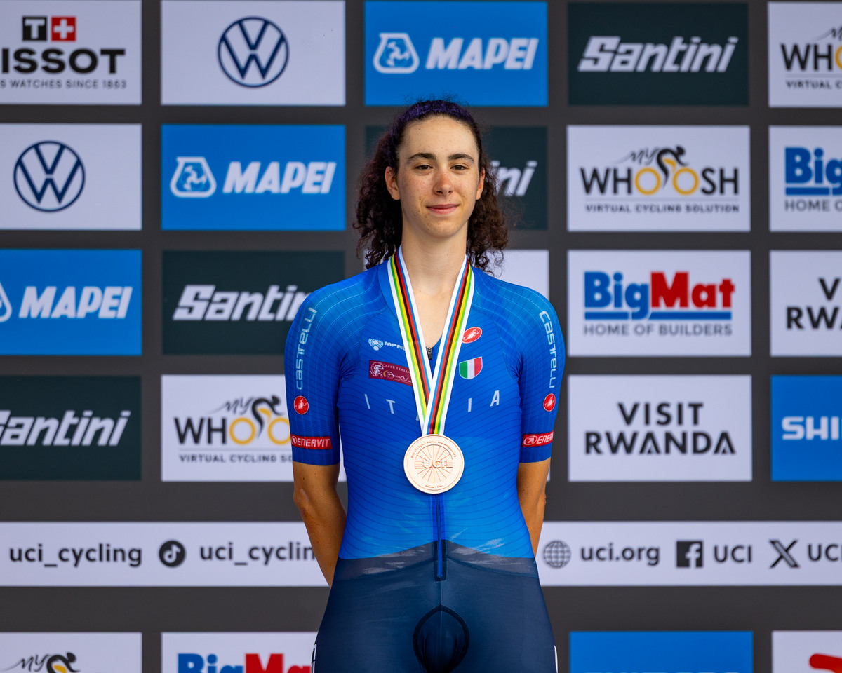 Federica Venturelli of Italy rounded out the top three with a solid bronze medal performance, finishing in 33:07.74.