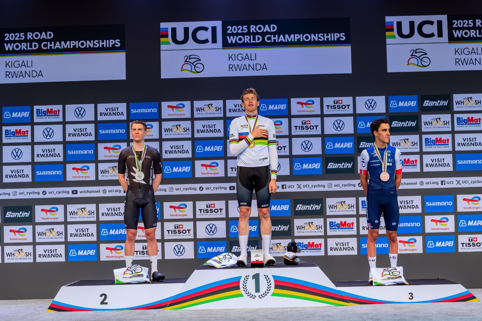 At just 22 years old, Söderqvist’s victory marked the culmination of years of hard work and dedication. He posted a remarkable time of 38:24.43, averaging 48.741 km/h on the 31.2 km course.