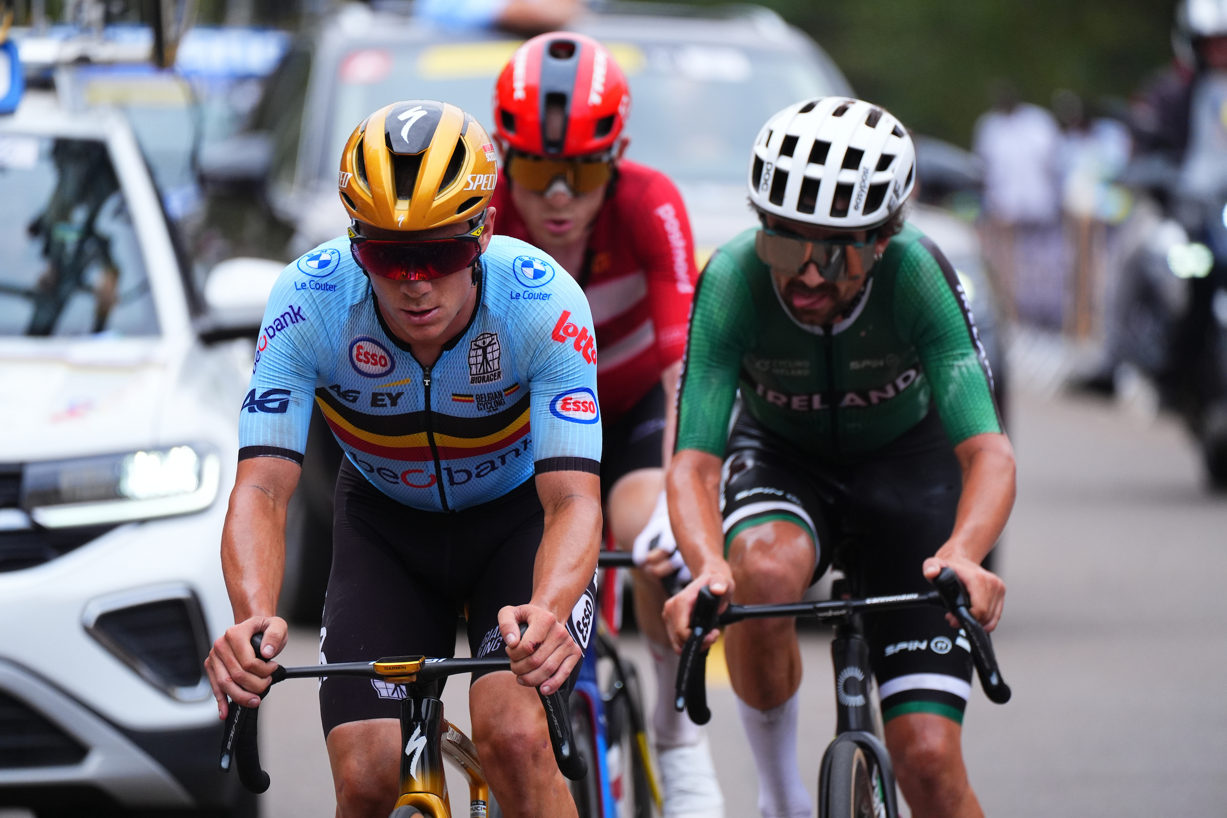 Belgium’s Remco Evenepoel had to overcome mechanical problems and multiple bike changes but still battled his way to the silver medal, finishing 1 minute and 28 seconds behind. Ireland’s Ben Healy delivered a strong performance to take bronze, crossing the line 2 minutes and 16 seconds back.