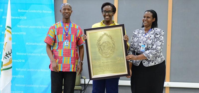 Madam Jeannette Kagame receiving anti-gender based violence award