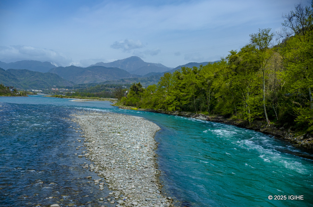 The Flying Sand Weir, where swirling waters naturally flush sediment from the channel.