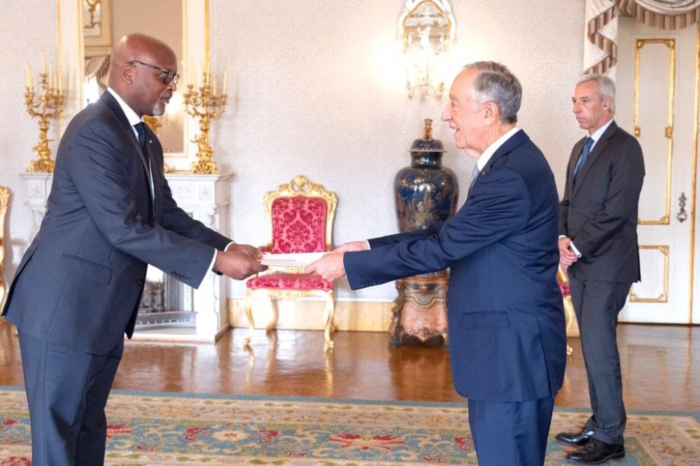Amb. Nkulikiyimfura presenting letters of credence to the President of Portugal, Marcelo Rebelo de Sousa. 