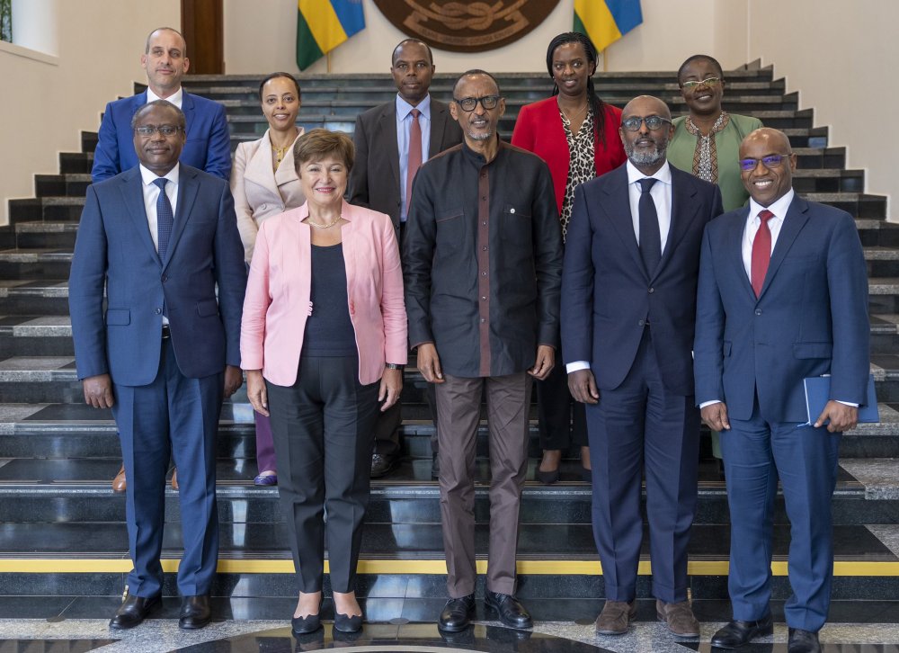 Kristalina  and his delegation in a group photo with President Kagame and other Rwandan officials. 