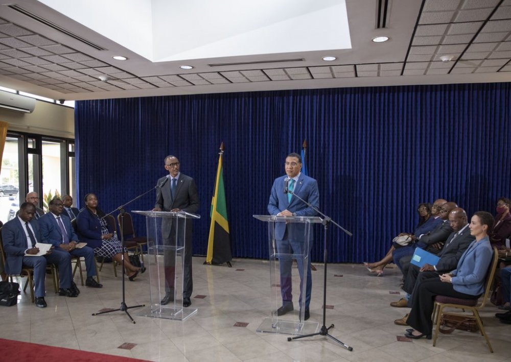President Kagame and  Jamaican Prime Minister Andrew Holness addressing members of the press before concluding his state visit. 