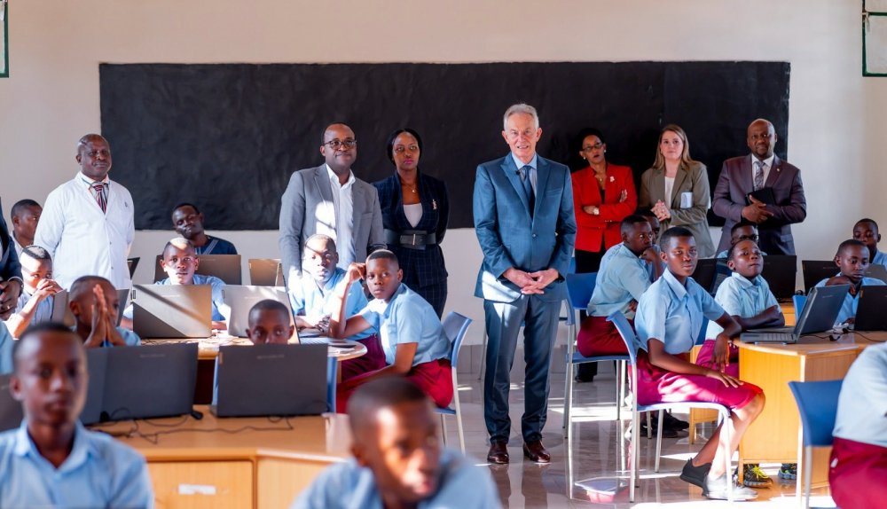 The Minister of ICT and Innovation accompanied by the Minister of State in charge of Primary and Secondary Education at MINEDUC and Mr. Tony Blair, visited the first school to be connected under this program On On Wednesday.