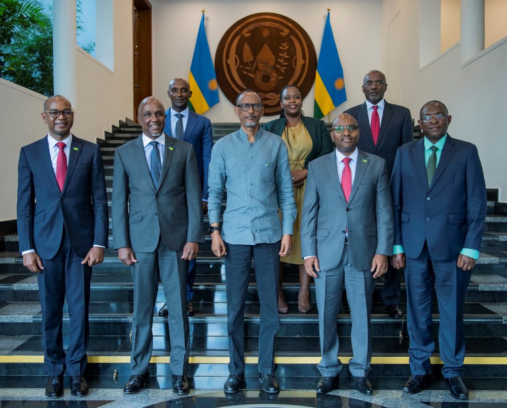 Andrew Kairu and his delegation in a group photo with President Kagame.
