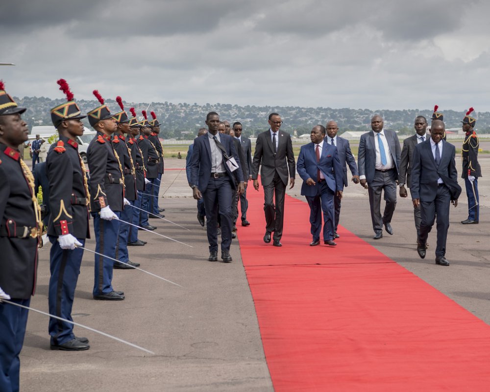 President Kagame welcomed at Zimbabwe's national Airport