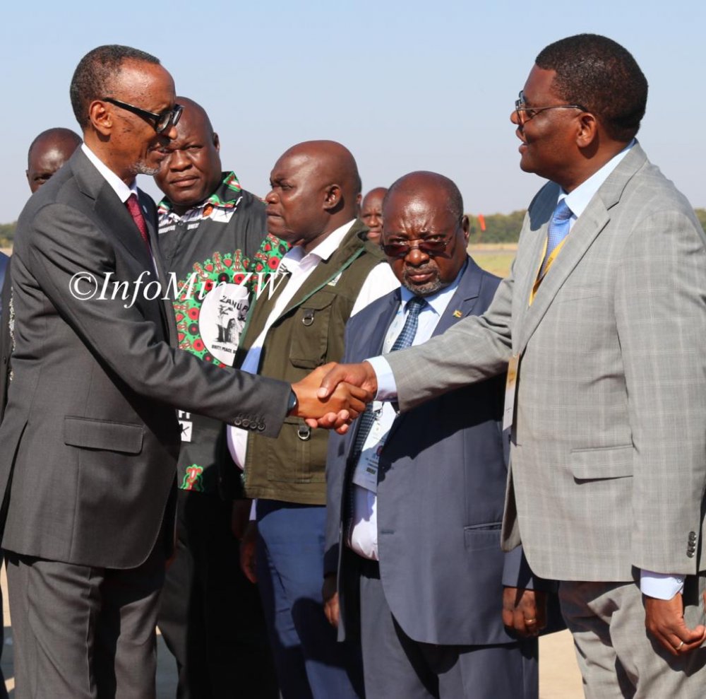 Zimbabwean officials welcoming President Kagame upon arrival in the country. 