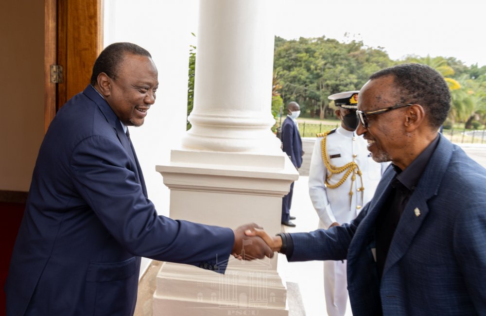President Kenyatta (left) welcoming his counterpart of Rwanda in Kenya. 