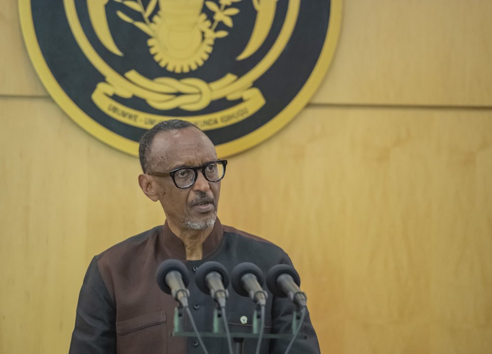 President Kagame hailed the two retired Ghanaian Generals for having decided to the the right thing. 