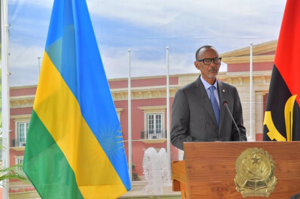 President Kagame addressing members of the press after the summit.