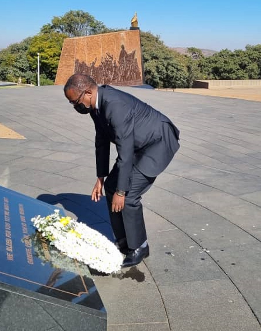 Minister Biruta laying a wreath at the National Heroes Acre.