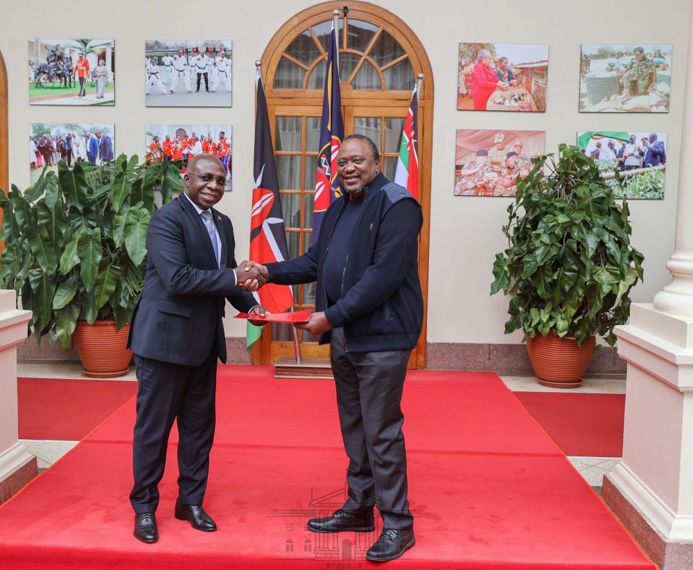 President Kenyatta received Angola's special envoy, Amb. Téte António on Saturday 30th July 2022.