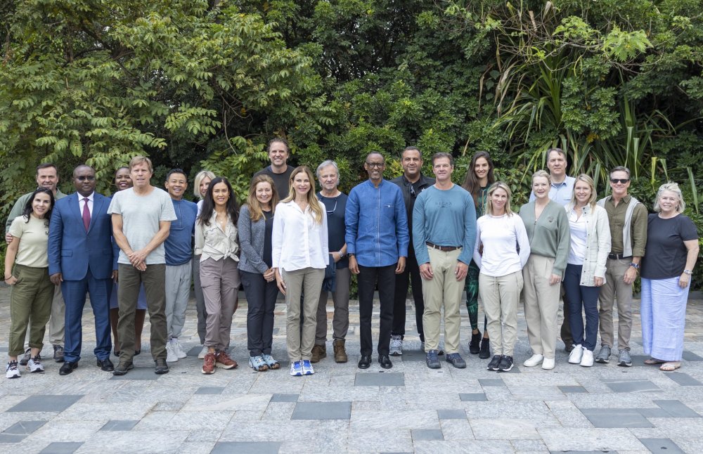 President Kagame in a group photo with the delegation from YPO at Urugwiro Village.  