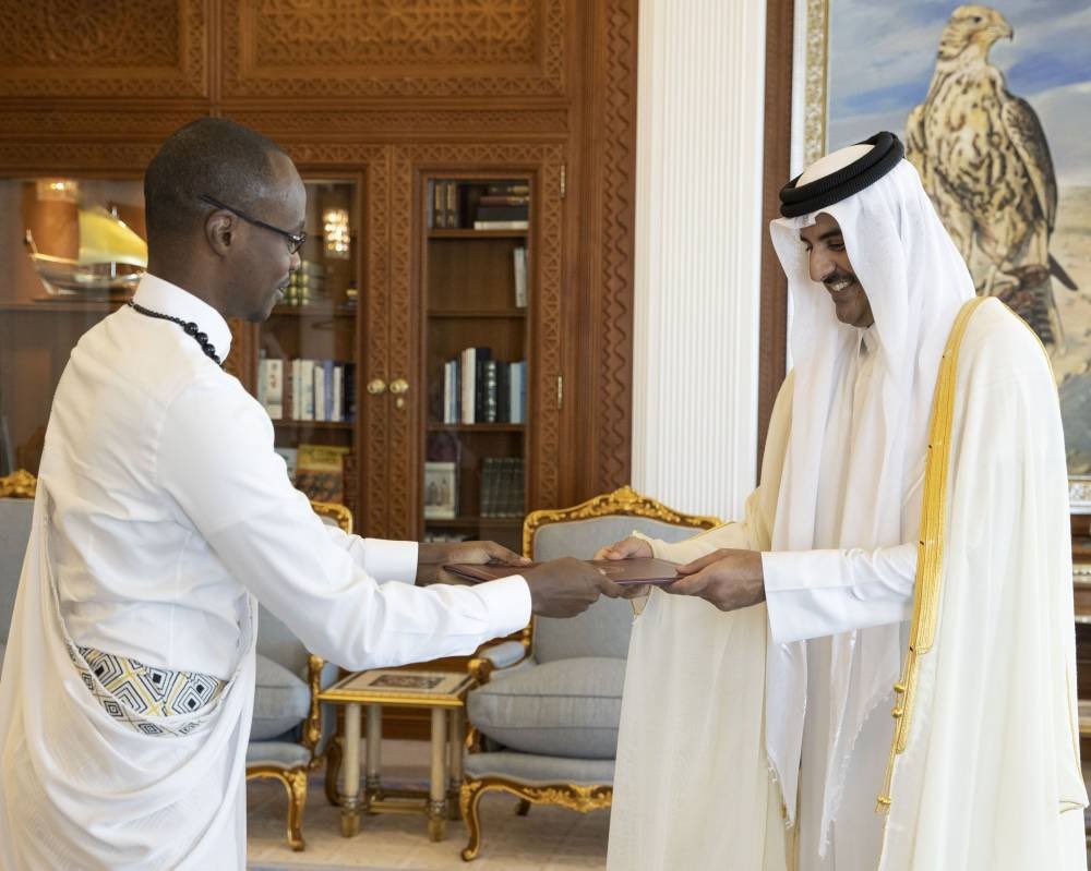 Amb. Marara presenting credentials to the Emir of Qatar.