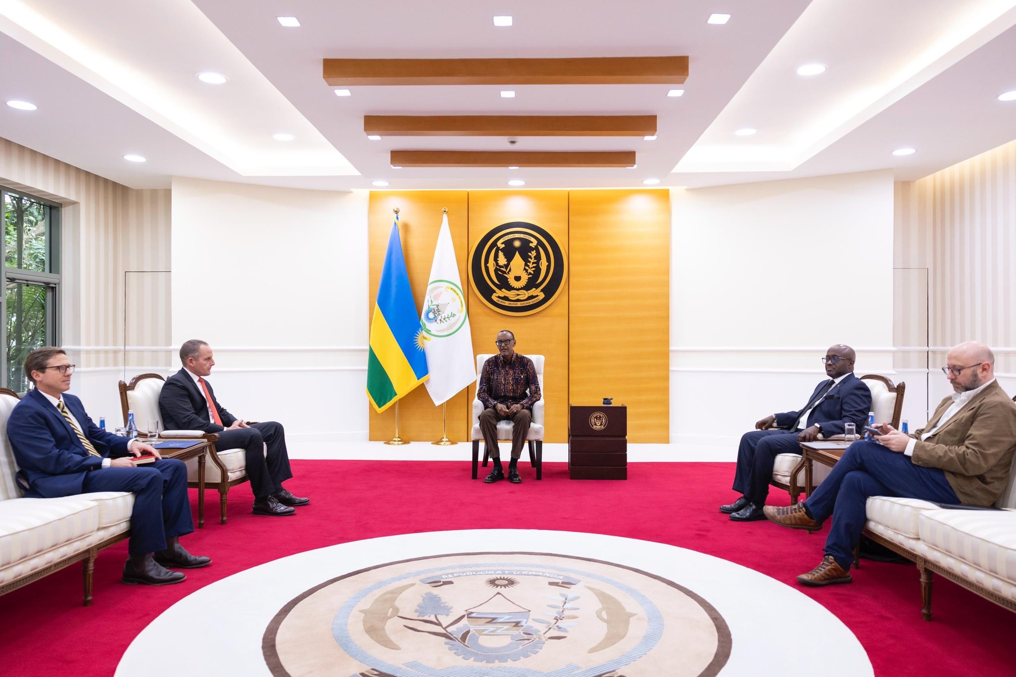 Presient Kagame hosted amb. Eric Kneedler for a farewell meeting at Urugwiro Village as the envoy concludes his tour of duty in Rwanda.
