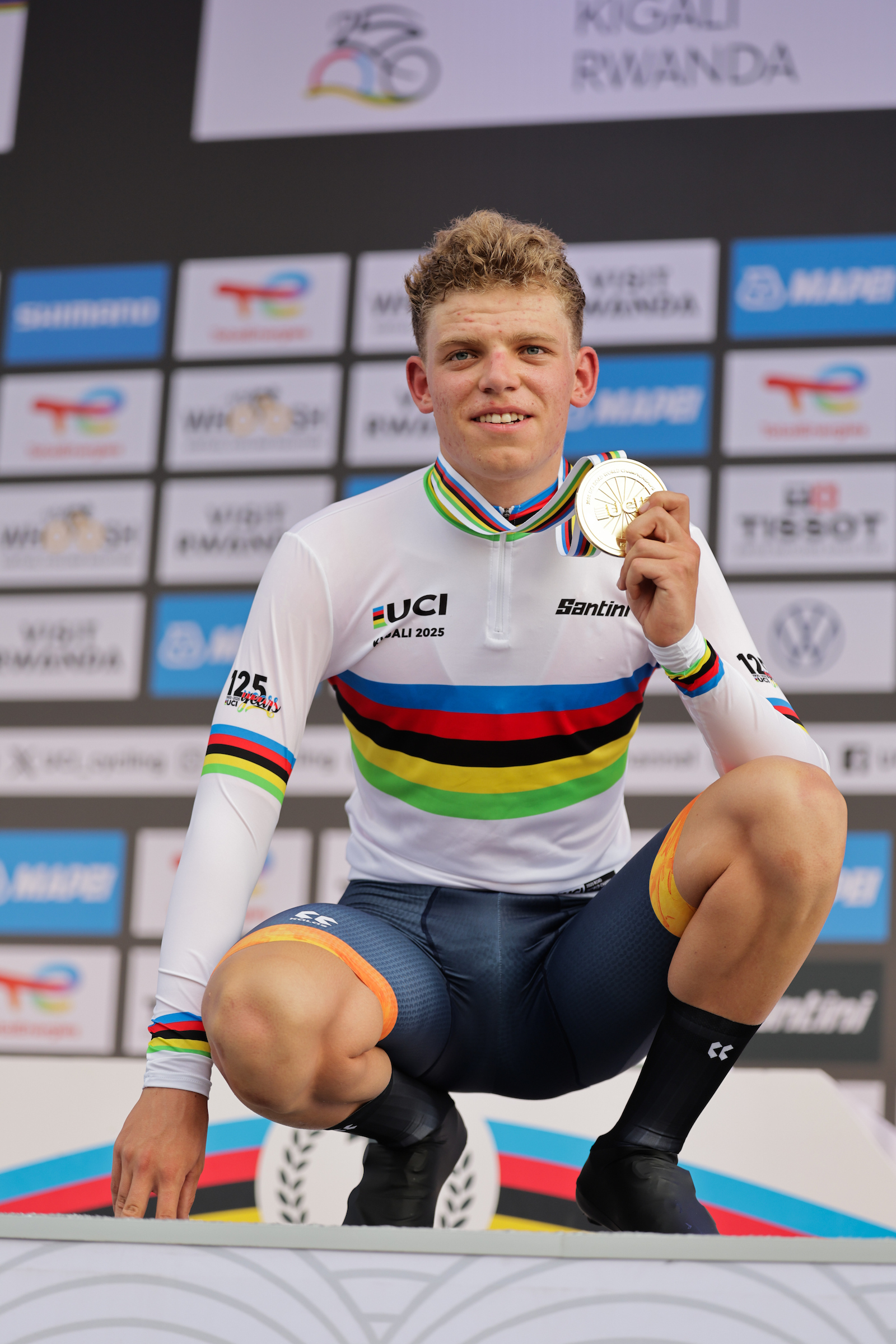 The 18-year-old cycled through the challenging 22.6-kilometre course with a blistering time of 29:07.61, securing his place at the top of the podium.