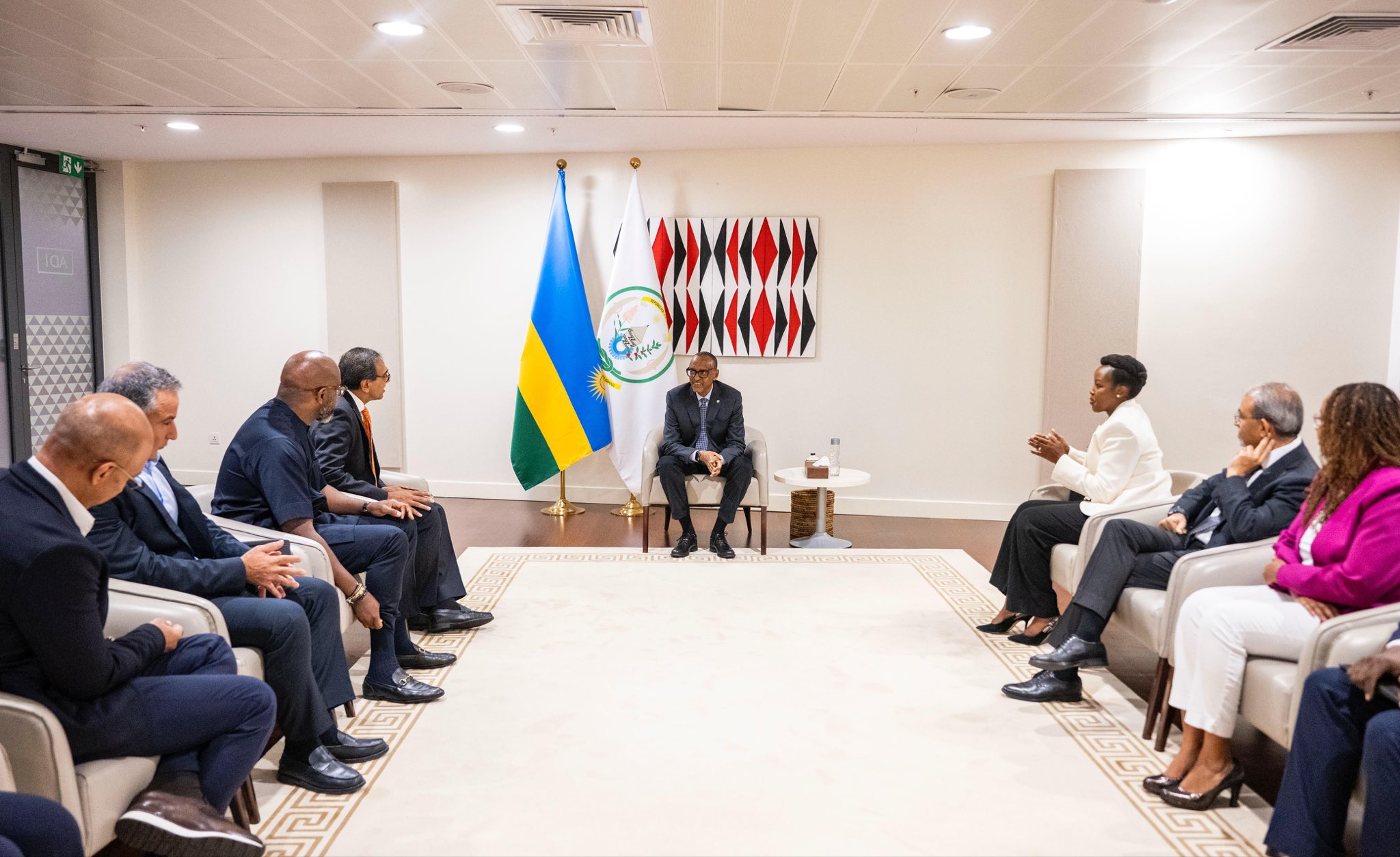 The Head of State also engaged executives from Airtel, Axian Telecom, Ethio Telecom, MTN, and Orange, members of the G6 group, an alliance of Africa’s leading mobile network operators working with the GSMA to accelerate digital transformation.