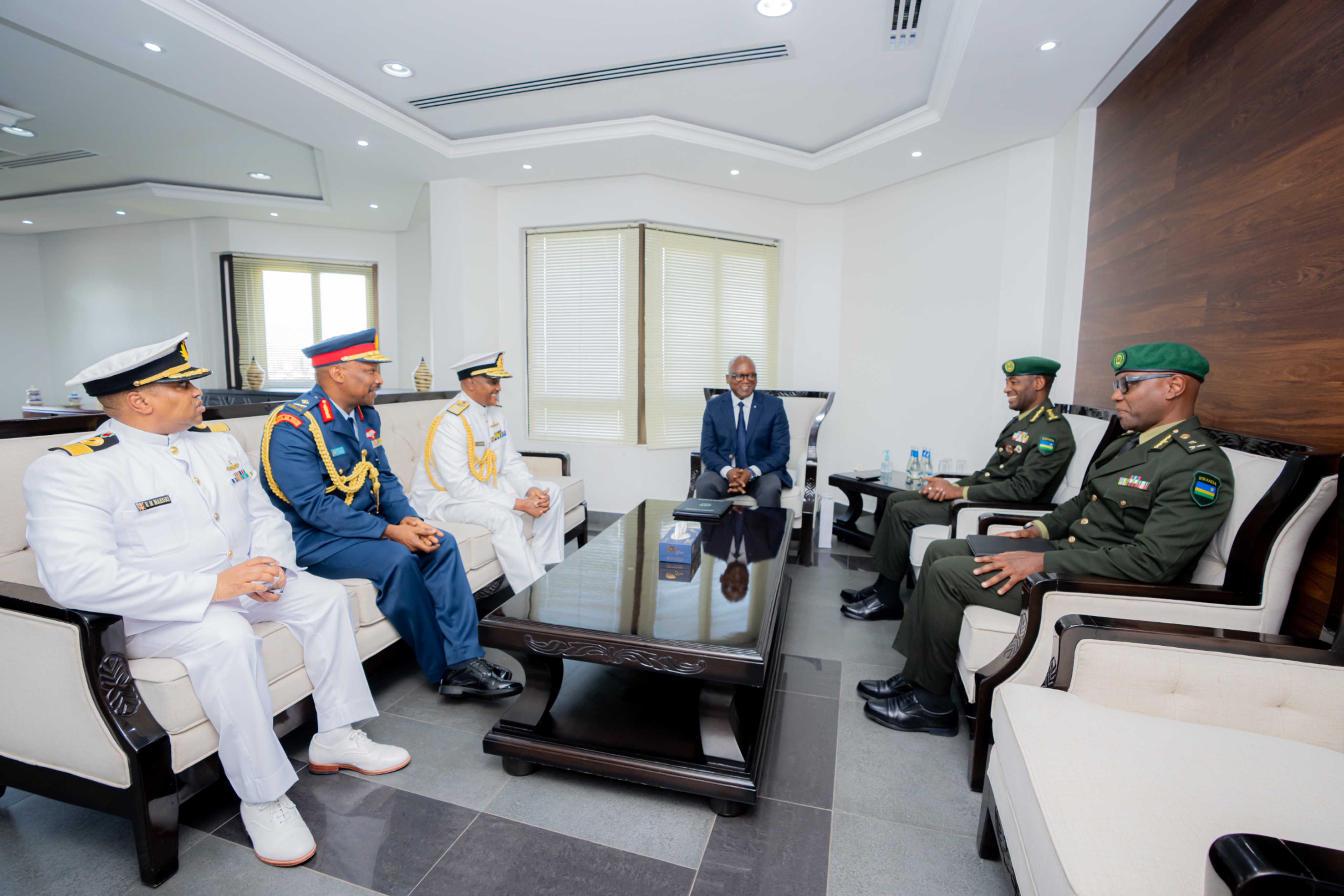 On Tuesday, General Kahariri and his delegation visited the Ministry of Defence and Rwanda Defence Force (MOD/RDF) Headquarters, where they were received by the Chief of Defence Staff of the RDF, General MK Mubarak. He also paid a courtesy call on the Minister of Defence, Honourable Juvenal Marizamunda.