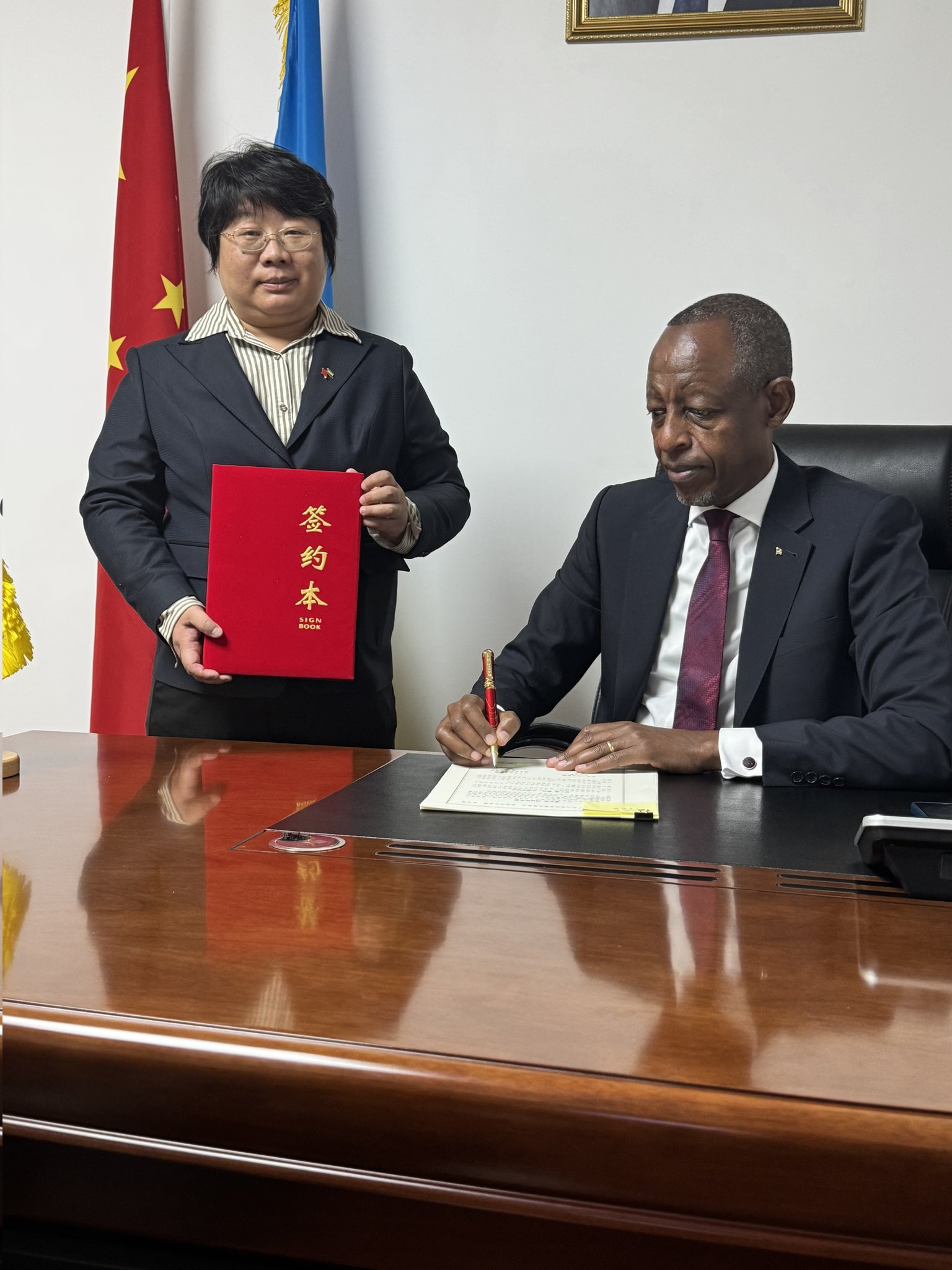 The agreement, signed by Rwanda’s Ambassador to China, James Kimonyo,, expands the range of Rwandan agricultural products exported to China, a market of 1.4 billion consumers.