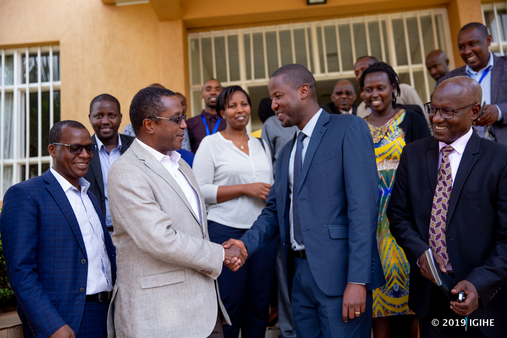 The Minister of Environment, Dr. Vincent Biruta pledged to support the new Director of Meteo Rwanda to fulfill his duties